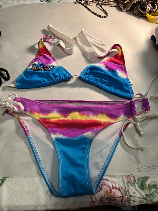 Hooters Other - Hooters so vintage the die bikini